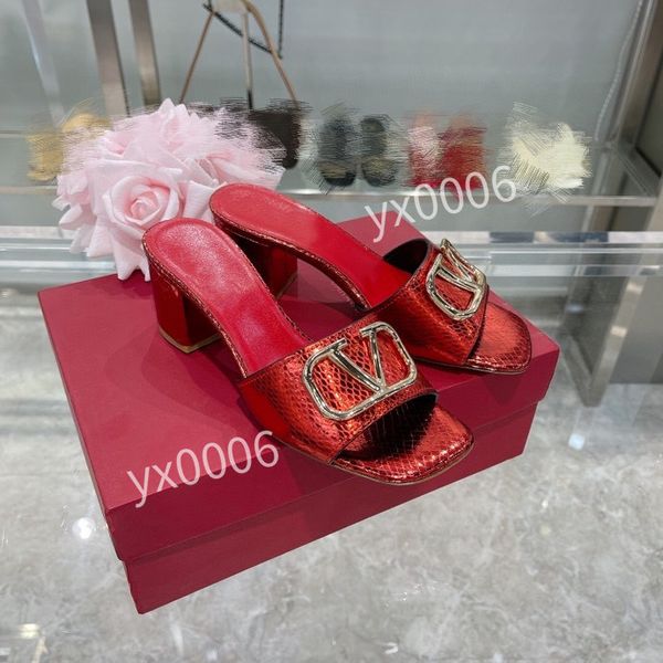 2022 designer sandal shoes rhyton 35-42 beige men trainers vintage sneakes with box slippers women sandals fashion beach flat non-slip class, Red;white
2022 designer sandal shoes rhyton 35-42 beige men trainers vintage sneakes with box slippers women sandals fashion beach flat non-slip class, Red;white