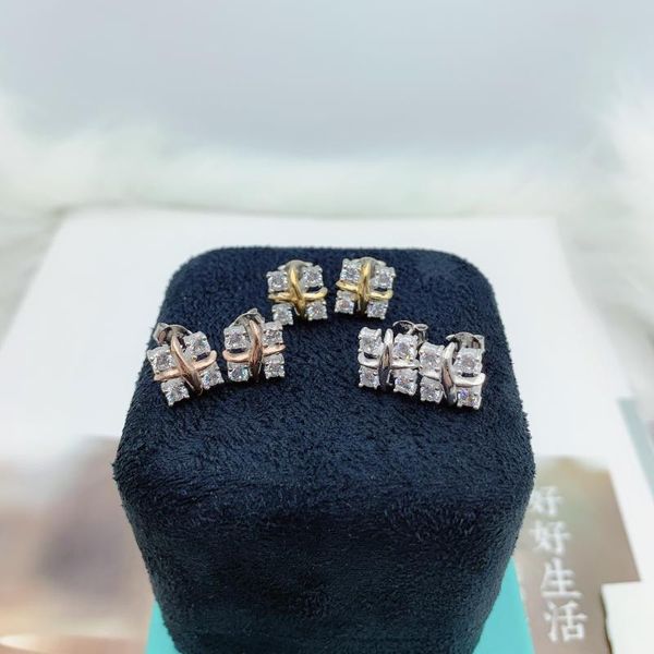 x-shaped earrings tif925 sterling silver jewelry 4 zircon earring fashion women high-end logo stud ear earring valentine's gift, Golden;silver
x-shaped earrings tif925 sterling silver jewelry 4 zircon earring fashion women high-end logo stud ear earring valentine's gift, Golden;silver