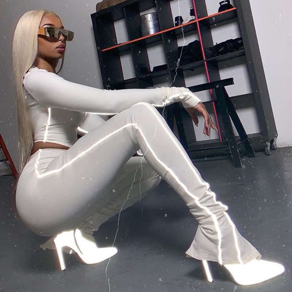 new fall 2020 women's reflective stitching zipper cardigan low cut sports suit, Black;white
new fall 2020 women's reflective stitching zipper cardigan low cut sports suit, Black;white