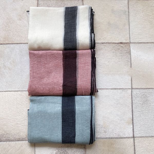 nordic niche products come from the simple style of swedish designers. scarf with simple design and thin wings on four sides, Blue;gray
nordic niche products come from the simple style of swedish designers. scarf with simple design and thin wings on four sides, Blue;gray