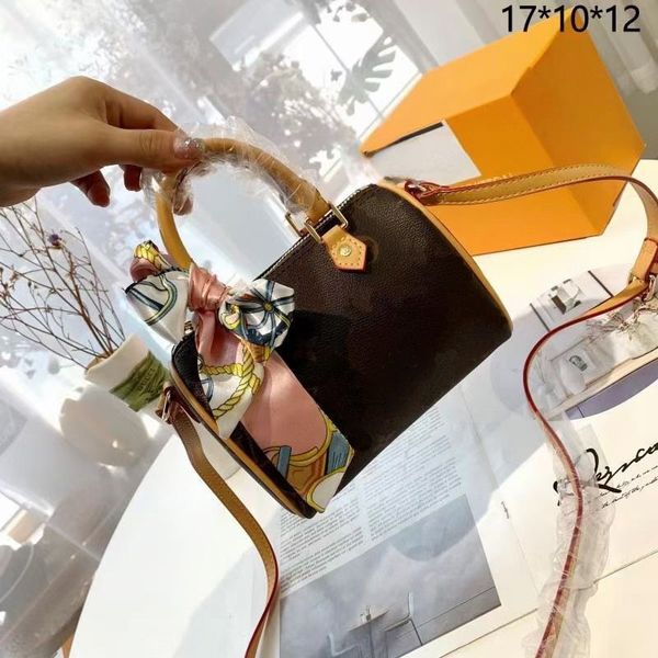luxury boston ladies bag designer pillow bag 2022 new fashion silk scarf handbag retro letter flower printing single shoulder messengerbag w
luxury boston ladies bag designer pillow bag 2022 new fashion silk scarf handbag retro letter flower printing single shoulder messengerbag w