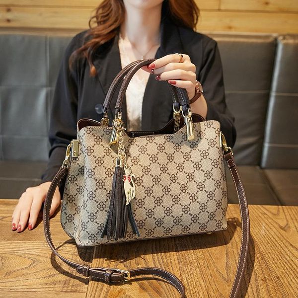 2020 summer new fashion women's bags shoulder handbags multi-compartment large capacity printing messenger bag ladies bucket bag
2020 summer new fashion women's bags shoulder handbags multi-compartment large capacity printing messenger bag ladies bucket bag