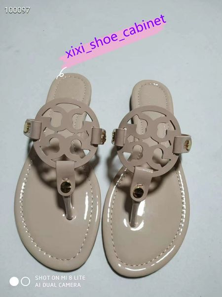 2020 luxury designer ladies burch summer flat shoes ladies slippers slippers round toe ladies new stylus beach tory sandals, Black;grey
2020 luxury designer ladies burch summer flat shoes ladies slippers slippers round toe ladies new stylus beach tory sandals, Black;grey