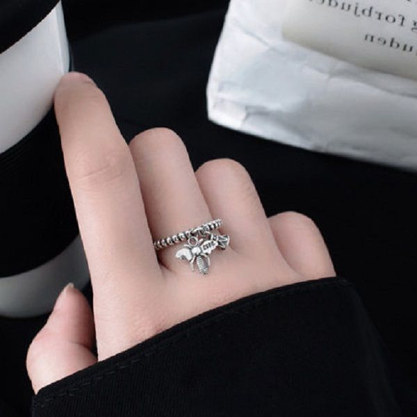 personality retro bee ring s925 sterling silver korean female twist woven open ring hip hop fashion jewelry
personality retro bee ring s925 sterling silver korean female twist woven open ring hip hop fashion jewelry