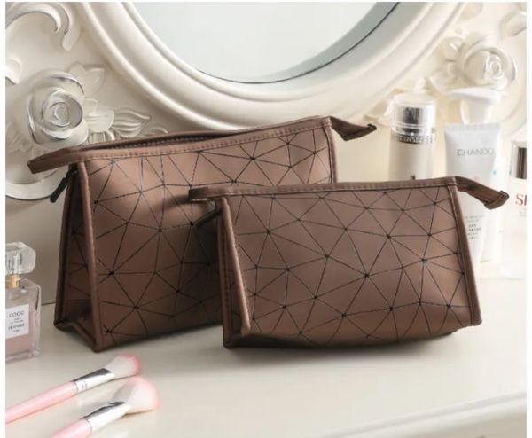 2020 moistureproof new waterproof portable bag cosmetics storage bag travellingbag cosmetic demgf, Red;black
2020 moistureproof new waterproof portable bag cosmetics storage bag travellingbag cosmetic demgf, Red;black
