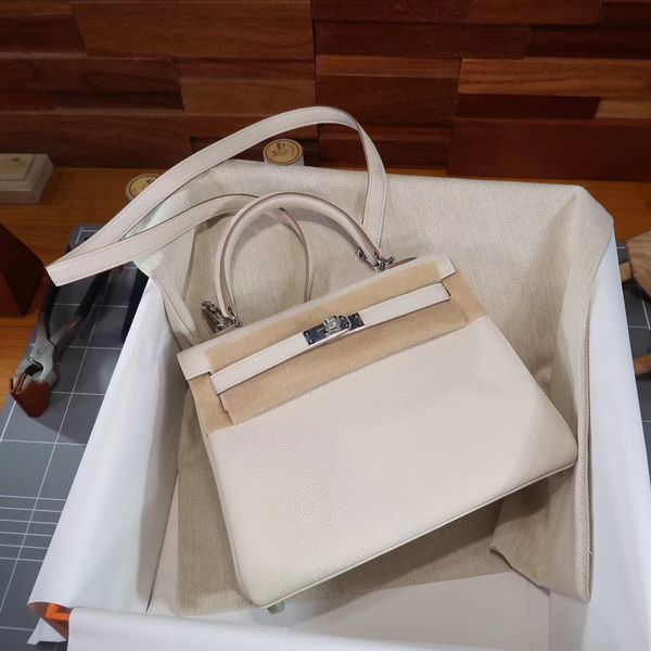 25cm sell tote fully handmade quality brand purse luxury purse handbag toto leather wax line stitching both gold and silver hardware contact
25cm sell tote fully handmade quality brand purse luxury purse handbag toto leather wax line stitching both gold and silver hardware contact