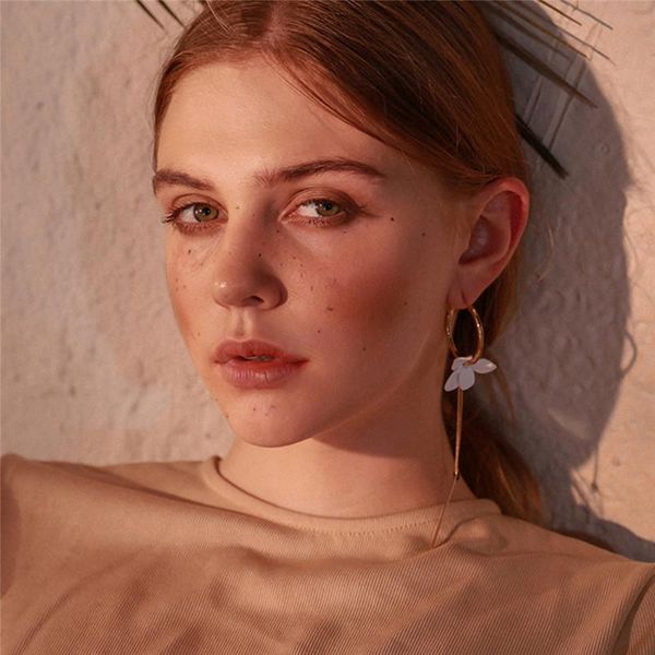 hoop & huggie elegant painted white flowers earrings women gold small long chain bar hanging jewelry brincos, Golden;silver
hoop & huggie elegant painted white flowers earrings women gold small long chain bar hanging jewelry brincos, Golden;silver