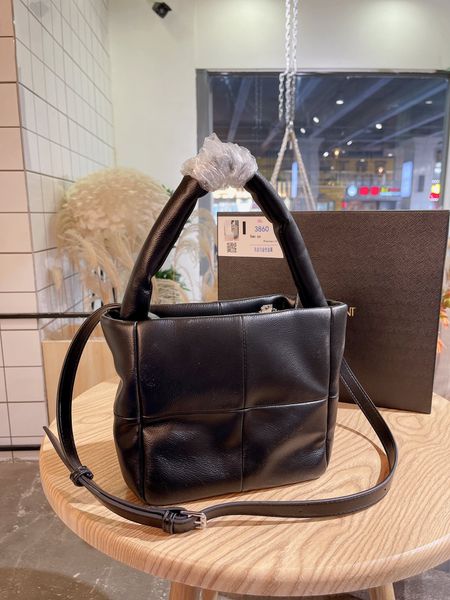 show style soft cowhide brand classic designers shoulder bags crossbody bag genuine leather luxury handbags size 20x19cm
show style soft cowhide brand classic designers shoulder bags crossbody bag genuine leather luxury handbags size 20x19cm
