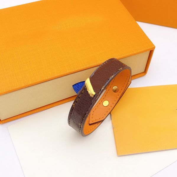 luxury designer bracelet classic logo leather bracelet with calfskin lining with box, Golden;silver
luxury designer bracelet classic logo leather bracelet with calfskin lining with box, Golden;silver