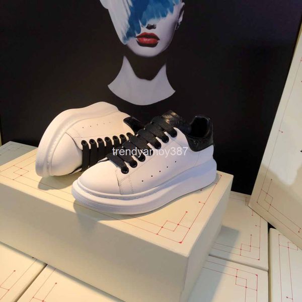 dress shoes stars in the same style increase men's and women's lovers' real muffin leisure sports small white shoes with snak, Black
dress shoes stars in the same style increase men's and women's lovers' real muffin leisure sports small white shoes with snak, Black