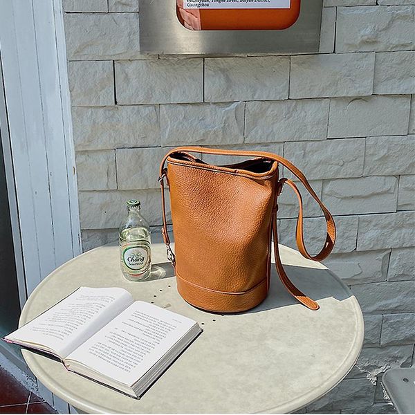 premium texture simple pu leather ladies bucket bag ladies messenger bag 2021 trend women shoulder designer tote
premium texture simple pu leather ladies bucket bag ladies messenger bag 2021 trend women shoulder designer tote