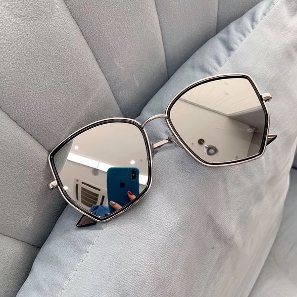 polygon irregularity sunglasses for men and women fashionable summer style anti-ultraviolet oversize full metal frame design woman small fac, White;black
polygon irregularity sunglasses for men and women fashionable summer style anti-ultraviolet oversize full metal frame design woman small fac, White;black