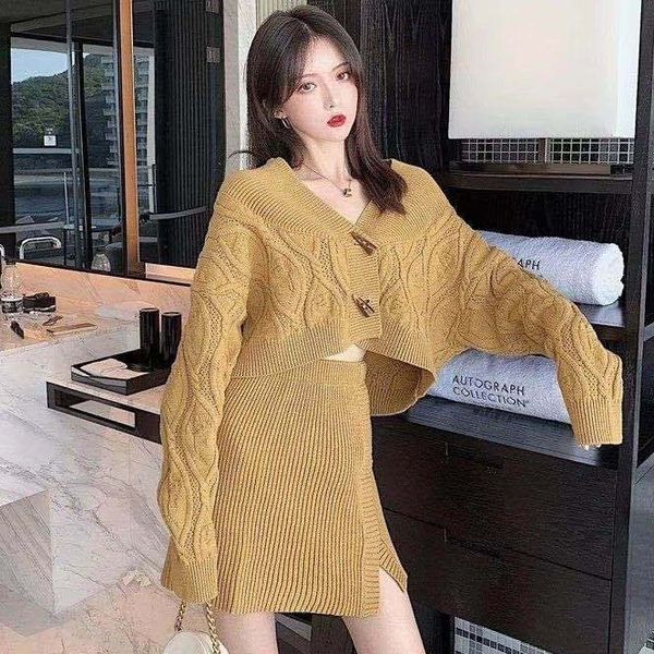 2021 new korean ins very fairy twist sweater autumn new horn button knitted cardigan women's two-piece suit hn8z, Gray
2021 new korean ins very fairy twist sweater autumn new horn button knitted cardigan women's two-piece suit hn8z, Gray