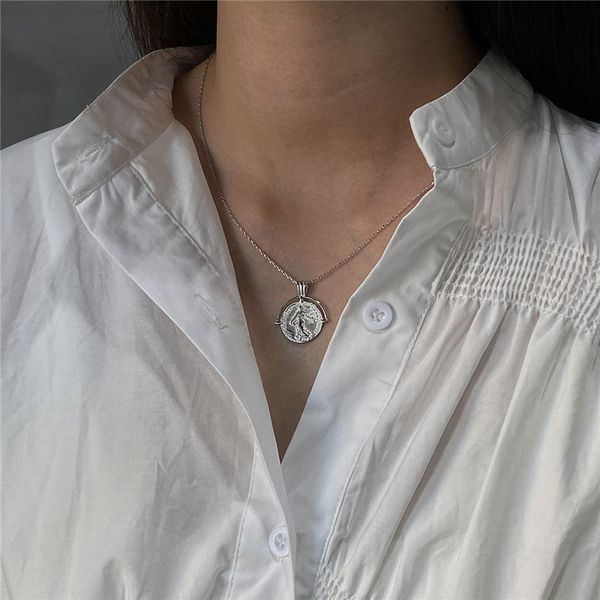 ruiyi real 925 sterling silver european queen head portrait coin pendant necklace women fashion new luxury chokers necklace q0531
ruiyi real 925 sterling silver european queen head portrait coin pendant necklace women fashion new luxury chokers necklace q0531