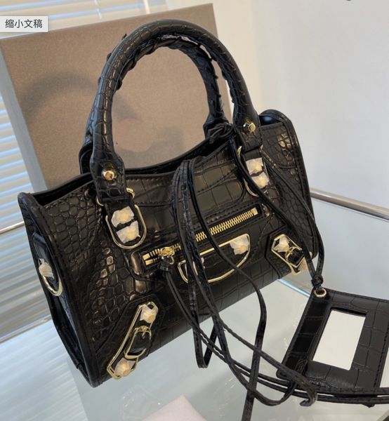 ladies handbag classic motorcycle bag element design rivet leather half crescent le cagole saddle one shoulder
ladies handbag classic motorcycle bag element design rivet leather half crescent le cagole saddle one shoulder