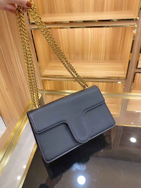 luxury fashion brand designer 28cm classic messenger bag leather handbag lady 3a + soft leather shoulder bag fannypack
luxury fashion brand designer 28cm classic messenger bag leather handbag lady 3a + soft leather shoulder bag fannypack