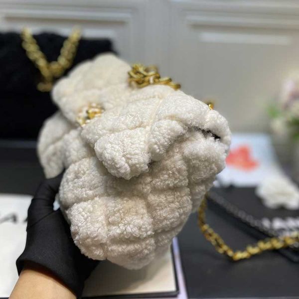 new fashion ladies plush bag handbag party famous designer one shoulder messenger bag chain handbag purse high quality
new fashion ladies plush bag handbag party famous designer one shoulder messenger bag chain handbag purse high quality
