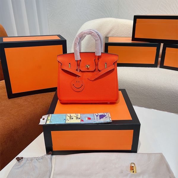 2021 retro big name designer clutch luxury shoulder bag 8a genuine leather ladies party dinner wallet totes crossbody bag medium 25cm gift b
2021 retro big name designer clutch luxury shoulder bag 8a genuine leather ladies party dinner wallet totes crossbody bag medium 25cm gift b