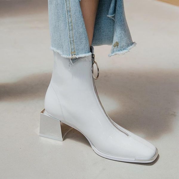 boots 2021 winter women fashion patent leather short square head thick heel whole skin casual zipper black white size 33-40
boots 2021 winter women fashion patent leather short square head thick heel whole skin casual zipper black white size 33-40
