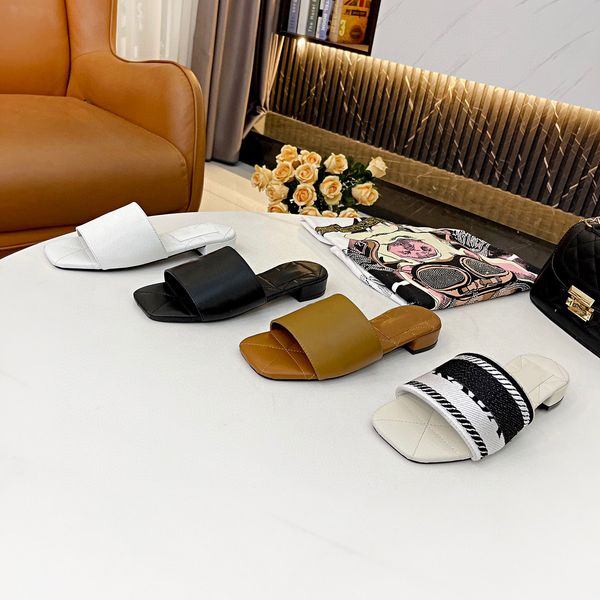 classic sandals fashion slippers women's shoes big logo beach home casual slippers 35-40, Black
classic sandals fashion slippers women's shoes big logo beach home casual slippers 35-40, Black