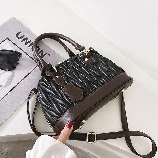 factory wholesale women handbag striped fashion bag western style fold portable shell handbags retro leather shaped womens shoulder bags, Black;red
factory wholesale women handbag striped fashion bag western style fold portable shell handbags retro leather shaped womens shoulder bags, Black;red