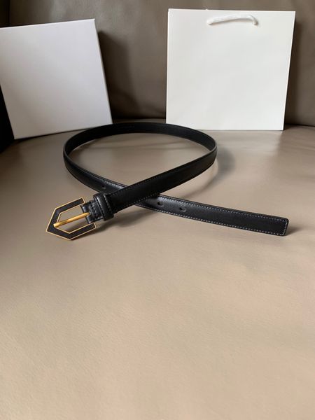 classic black genuine leather with gold silver pin buckle men belt with box men designers belts women belts designer belts 705, Black;brown
classic black genuine leather with gold silver pin buckle men belt with box men designers belts women belts designer belts 705, Black;brown