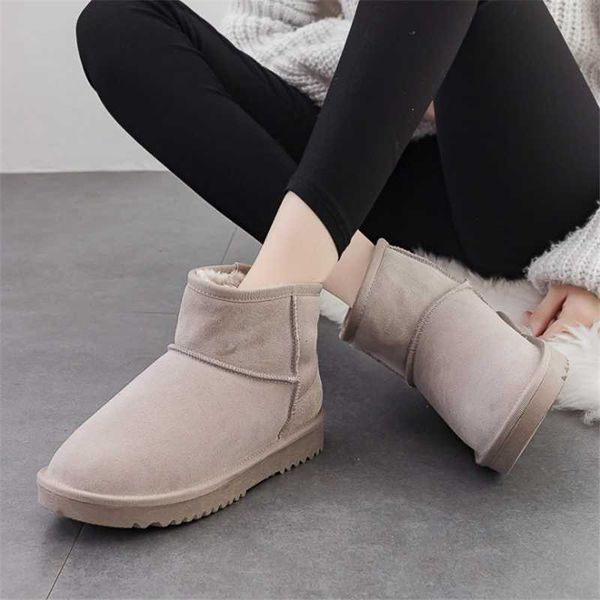 snow boots women's shoes 2020 new short tube winter cotton shoes winter plush student korean edition versatile short boots, Black
snow boots women's shoes 2020 new short tube winter cotton shoes winter plush student korean edition versatile short boots, Black