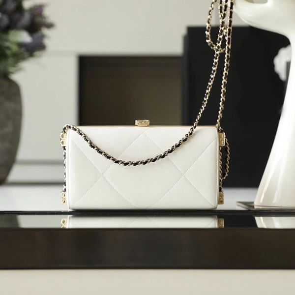 the new series loulou bag a sharp contrast of black and white stylish panache the young lamb's skin with his fun and classy fashion bag
the new series loulou bag a sharp contrast of black and white stylish panache the young lamb's skin with his fun and classy fashion bag