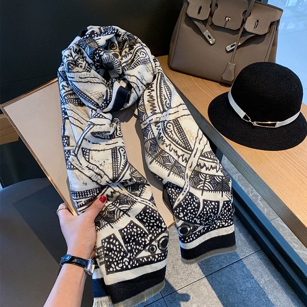 2021 new brand cashmere shawl women winter warm plaid cloak thick blanket fringed scarf holiday gift tjm1, Blue;gray
2021 new brand cashmere shawl women winter warm plaid cloak thick blanket fringed scarf holiday gift tjm1, Blue;gray