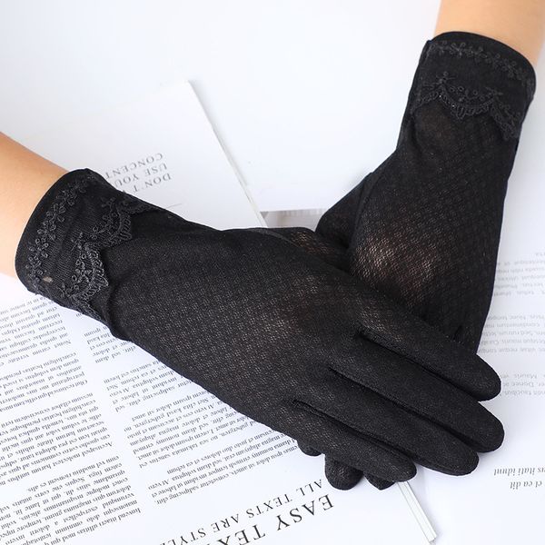 summer driving autumn non slip sunscreen anti-uv short gloves women thin ice silk lace touch screen glove, Blue;gray
summer driving autumn non slip sunscreen anti-uv short gloves women thin ice silk lace touch screen glove, Blue;gray