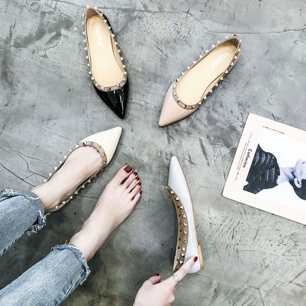 classics brand women rivets wedding patent leather black nude pointed toe flat shoes 1006, Black;white
classics brand women rivets wedding patent leather black nude pointed toe flat shoes 1006, Black;white