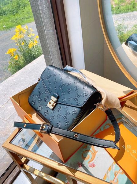 новый люкс женские сумки сумки сумки повелительниц способа tote bag женские сумки магазин рюкзак женские сумки на ремне -l2318, Black
новый люкс женские сумки сумки сумки повелительниц способа tote bag женские сумки магазин рюкзак женские сумки на ремне -l2318, Black