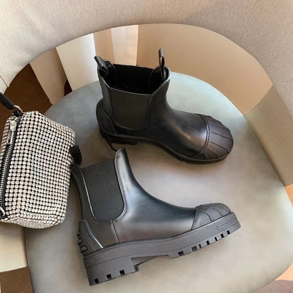 warm autumn and winter ladies short boots 100% cowhide classic women shoes leather high heeled boots fashion diamonds martin boots size 35, Black;red
warm autumn and winter ladies short boots 100% cowhide classic women shoes leather high heeled boots fashion diamonds martin boots size 35, Black;red