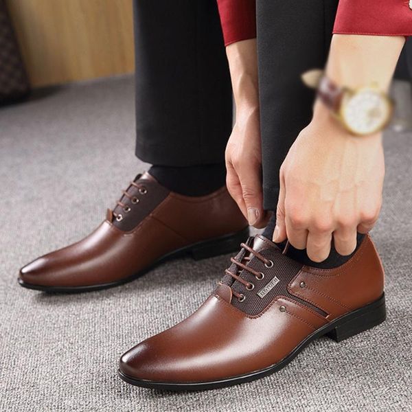 2020 new men dress shoes oxford quality pu leather brogue lace up flats male casual shoes footwear loafers men big size 39-47, Black
2020 new men dress shoes oxford quality pu leather brogue lace up flats male casual shoes footwear loafers men big size 39-47, Black