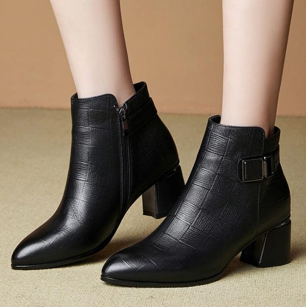 layer cowhide fashion short boots 2020 autumn and winter new thick heel plus size warm boots wear-resistant low-women's boots, Black
layer cowhide fashion short boots 2020 autumn and winter new thick heel plus size warm boots wear-resistant low-women's boots, Black