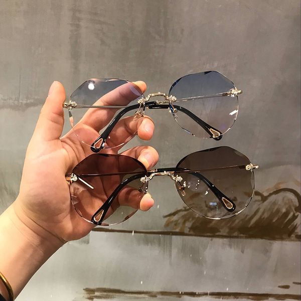 new borderless polygonal women's big frame ins net red sunglasses fashion trend, White;black
new borderless polygonal women's big frame ins net red sunglasses fashion trend, White;black
