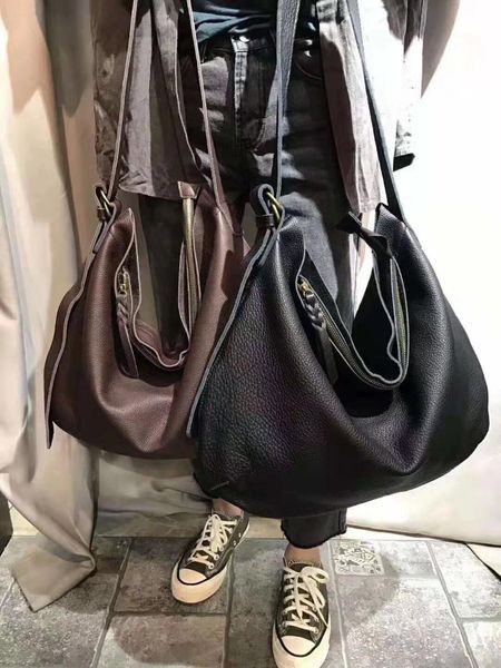 2020 new style retro style leather leather personality large capacity solid color soft shoulder bag lady's
2020 new style retro style leather leather personality large capacity solid color soft shoulder bag lady's