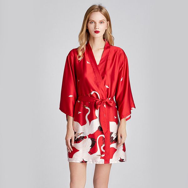 2021 new plus size summer short kimono for women printing female silk sleepwear long sleeve v neck with sashes homewear t68i, Black;red
2021 new plus size summer short kimono for women printing female silk sleepwear long sleeve v neck with sashes homewear t68i, Black;red