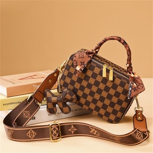 sale 90% off portable pillow bag new checkered letter versatile foreign one shoulder messenger bag female 
sale 90% off portable pillow bag new checkered letter versatile foreign one shoulder messenger bag female