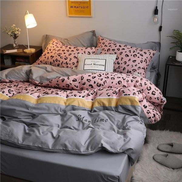 leopard patchwork 100% cotton bedding set quilt cover flat bedspread pillowcases full twin king bed kit 155x210cm1
leopard patchwork 100% cotton bedding set quilt cover flat bedspread pillowcases full twin king bed kit 155x210cm1