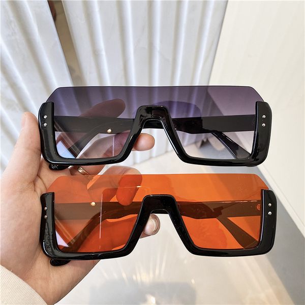 trampy glasses super cool, wind net red star same one-piece large frame sunglasses square men and women fashion, White;black
trampy glasses super cool, wind net red star same one-piece large frame sunglasses square men and women fashion, White;black