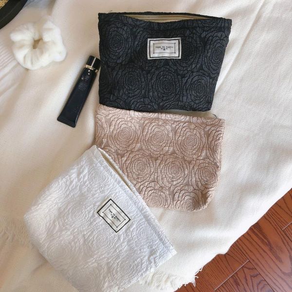 fashionable and versatile handbag make-up bag women's handbag black and white rosette design simple cosmetic bag tote1
fashionable and versatile handbag make-up bag women's handbag black and white rosette design simple cosmetic bag tote1