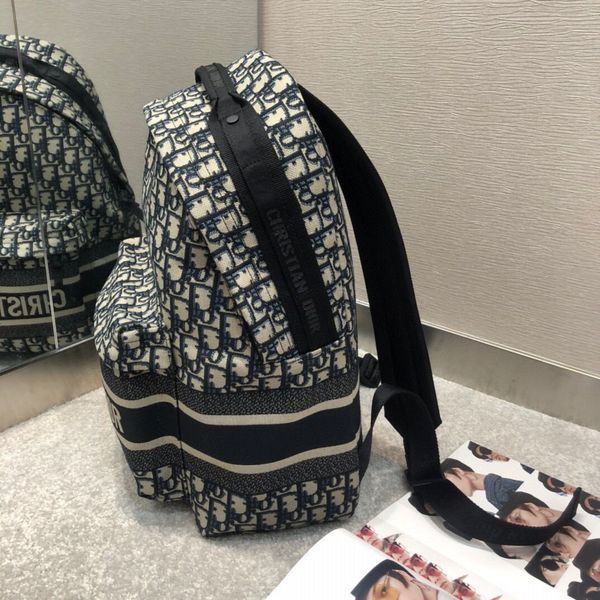 2020.classic ladies backpack 7a high-end custom quality large capacity hand backpack business casual style with long shoulder strap, Silver
2020.classic ladies backpack 7a high-end custom quality large capacity hand backpack business casual style with long shoulder strap, Silver