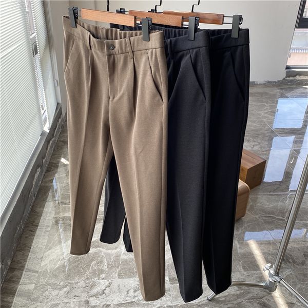 woolen blended fabric is soft, waxy, delicate and elastic, pleated waist in early autumn, commuting casual pants for men
woolen blended fabric is soft, waxy, delicate and elastic, pleated waist in early autumn, commuting casual pants for men