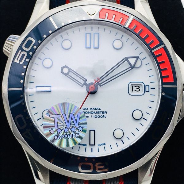 tw's latest men's sport watch 007 commemorative edition is decorated with a unique red rubber band, a 2507 single-direction blue r, Slivery;brown
tw's latest men's sport watch 007 commemorative edition is decorated with a unique red rubber band, a 2507 single-direction blue r, Slivery;brown