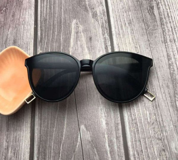 new polarizing sunglasses for men 2019 and women with round face and thin big frame, White;black
new polarizing sunglasses for men 2019 and women with round face and thin big frame, White;black