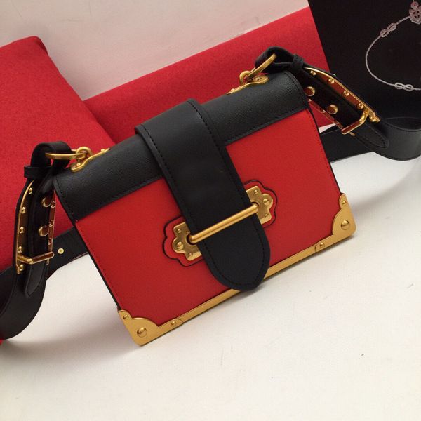 fashionable single shoulder bag with generous texture stitching women's shoulder bag and metal decorative messenger bag
fashionable single shoulder bag with generous texture stitching women's shoulder bag and metal decorative messenger bag