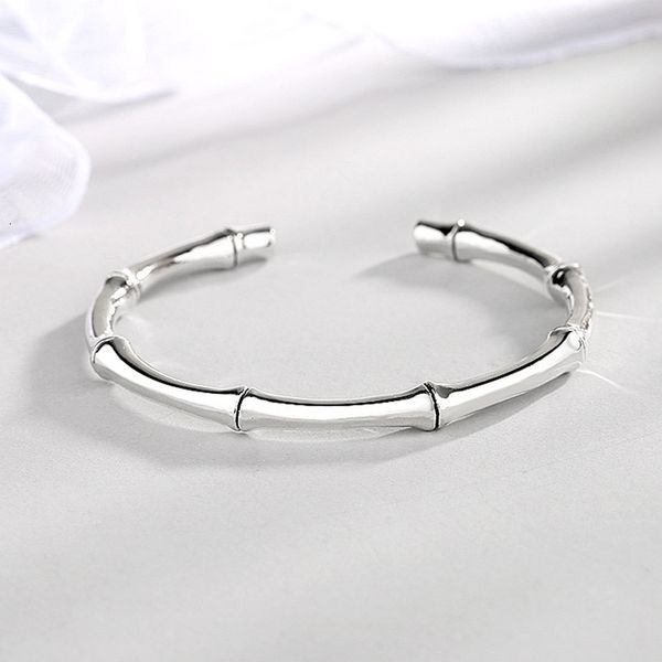 korean version of sen bamboo women's fashion trend smooth solid personality silver bracelet jewelry gift, Slivery;golden
korean version of sen bamboo women's fashion trend smooth solid personality silver bracelet jewelry gift, Slivery;golden
