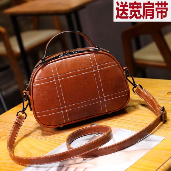 luxurys designers new fashion versatile handbag in autumn of 2021
luxurys designers new fashion versatile handbag in autumn of 2021