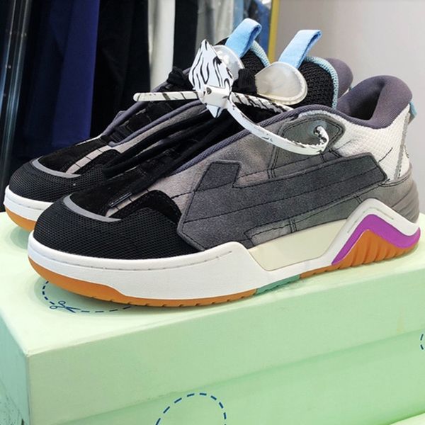 2020 new product men's sports shoes imported first layer frosted cowhide geometric cutting design high quality
2020 new product men's sports shoes imported first layer frosted cowhide geometric cutting design high quality